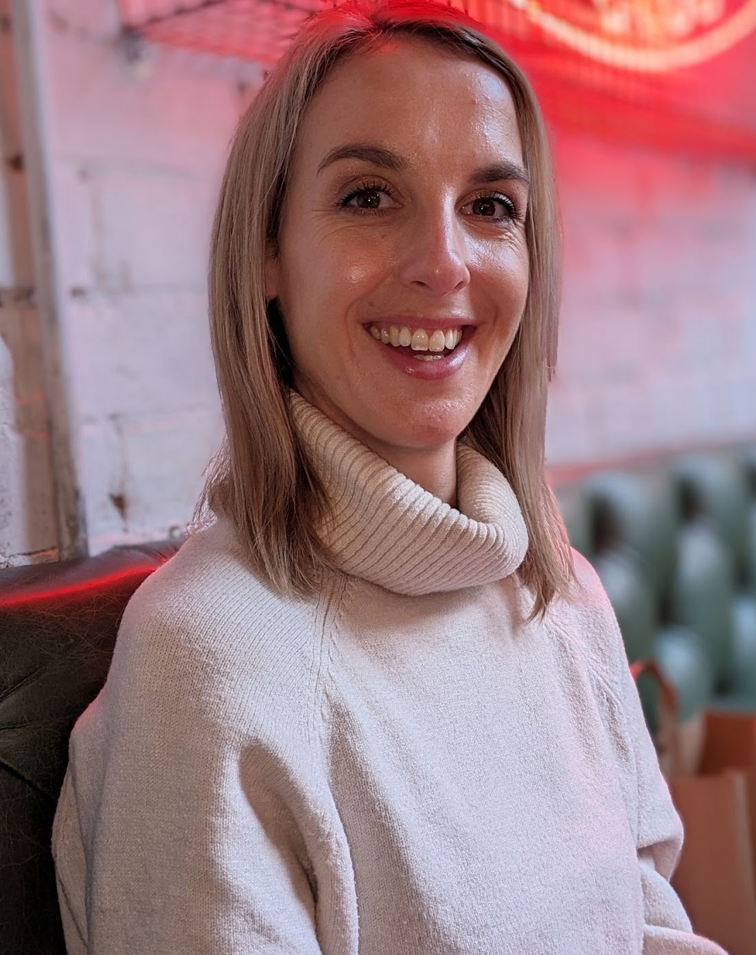 Laura – Stay & Play